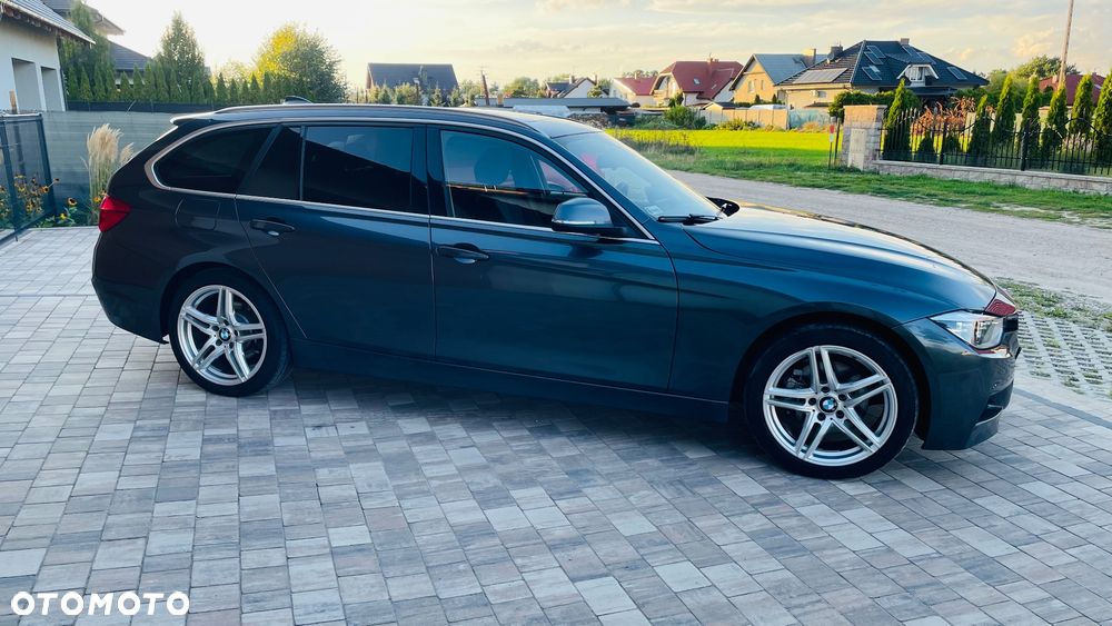BMW Seria 3 320d Sport Line - 10