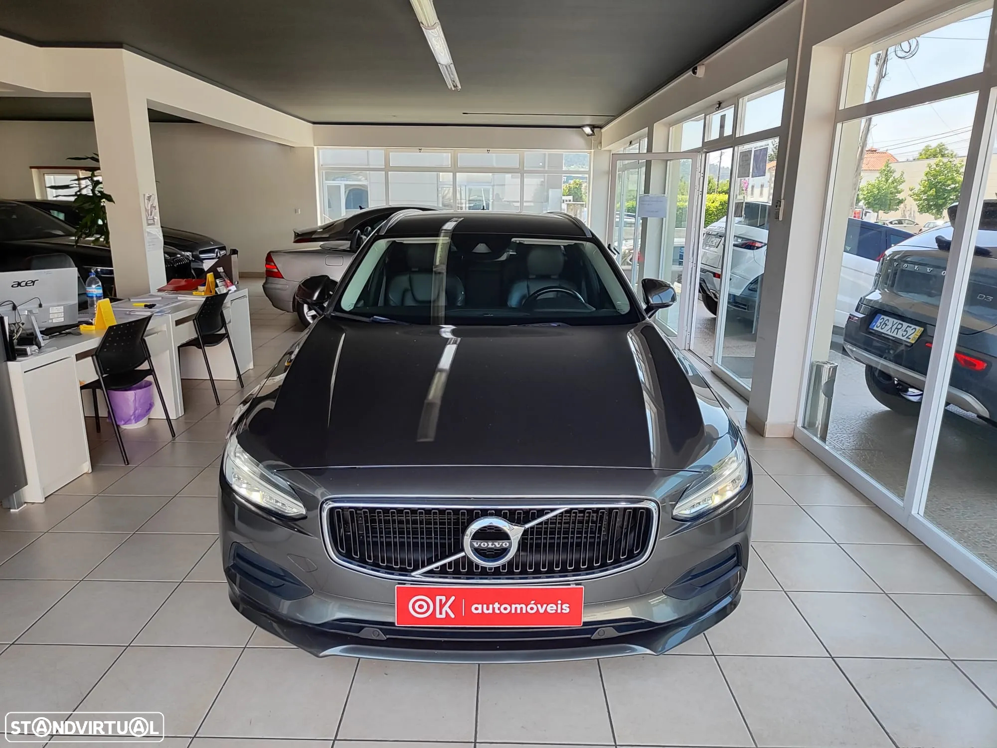 Volvo V90 2.0 D4 Momentum Geartronic - 4