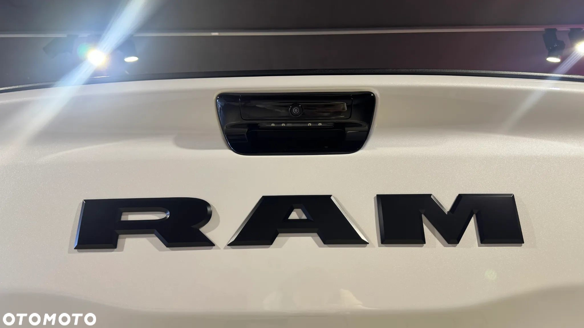 Dodge RAM 1500 5.7 4x4 - 18