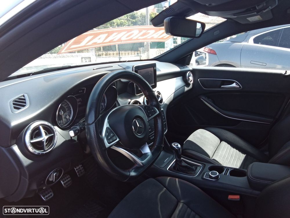 Mercedes-Benz CLA 180 d Shooting Brake AMG Line - 13
