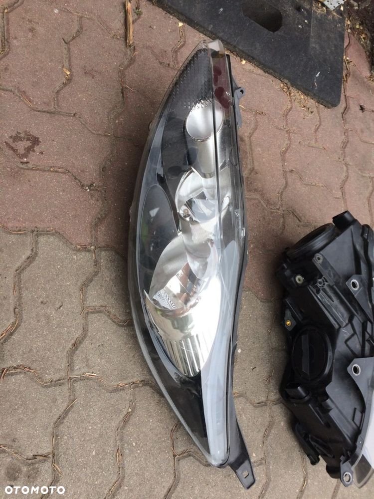 FORD FIESTA MK7 LIFT LAMPA PRAWY PRZÓD C1BB-13W029-AH - 9