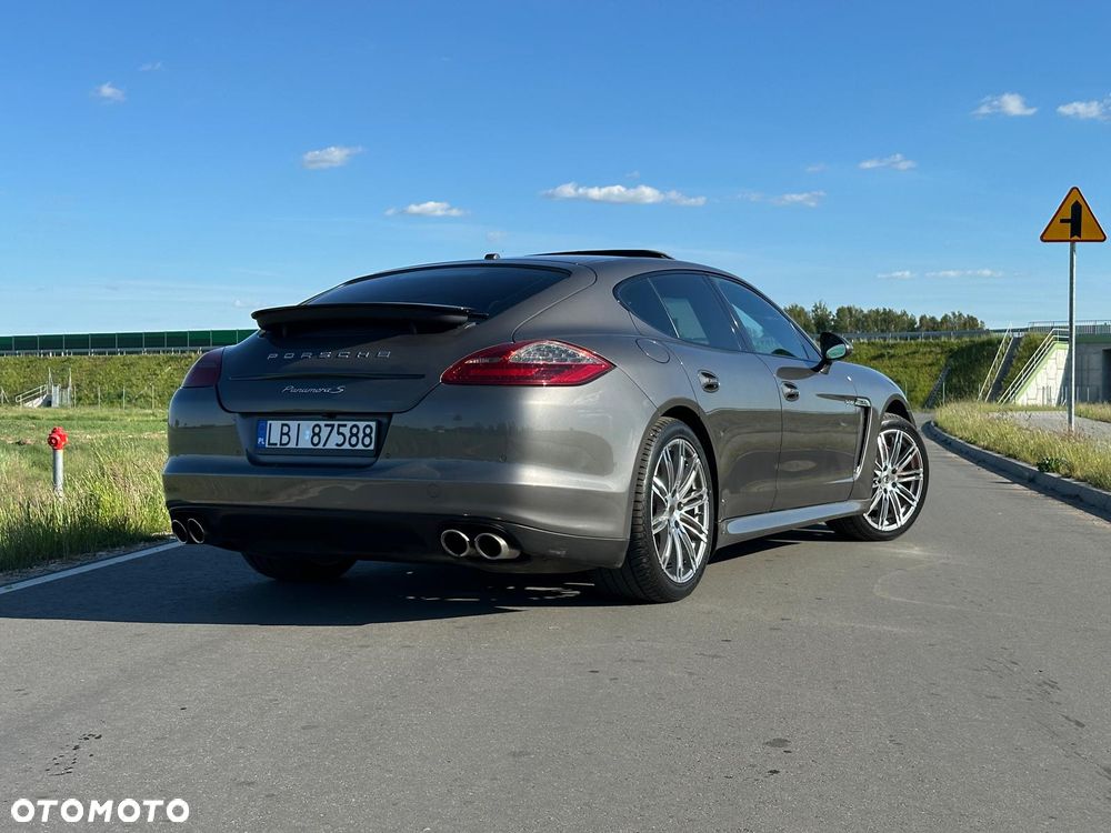 Porsche Panamera - 16