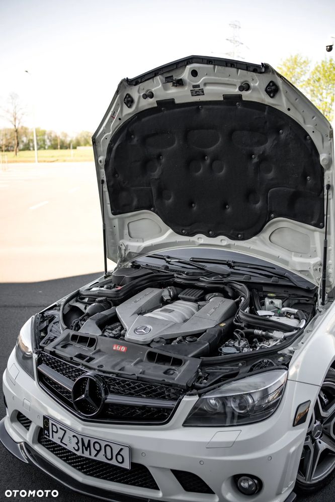 Mercedes-Benz Klasa C 63 AMG - 11
