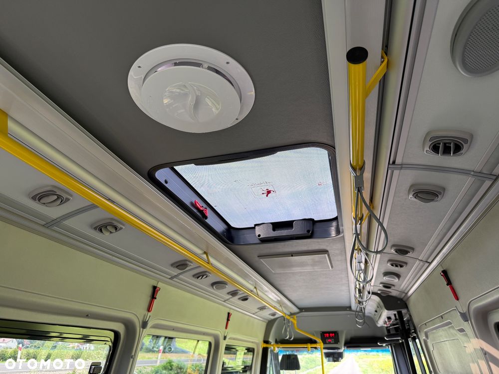 Mercedes-Benz Sprinter 517 - 21