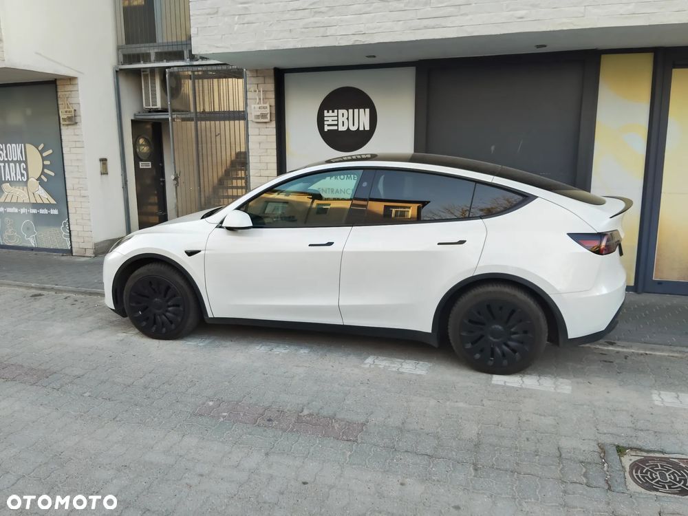 Tesla Model Y - 15