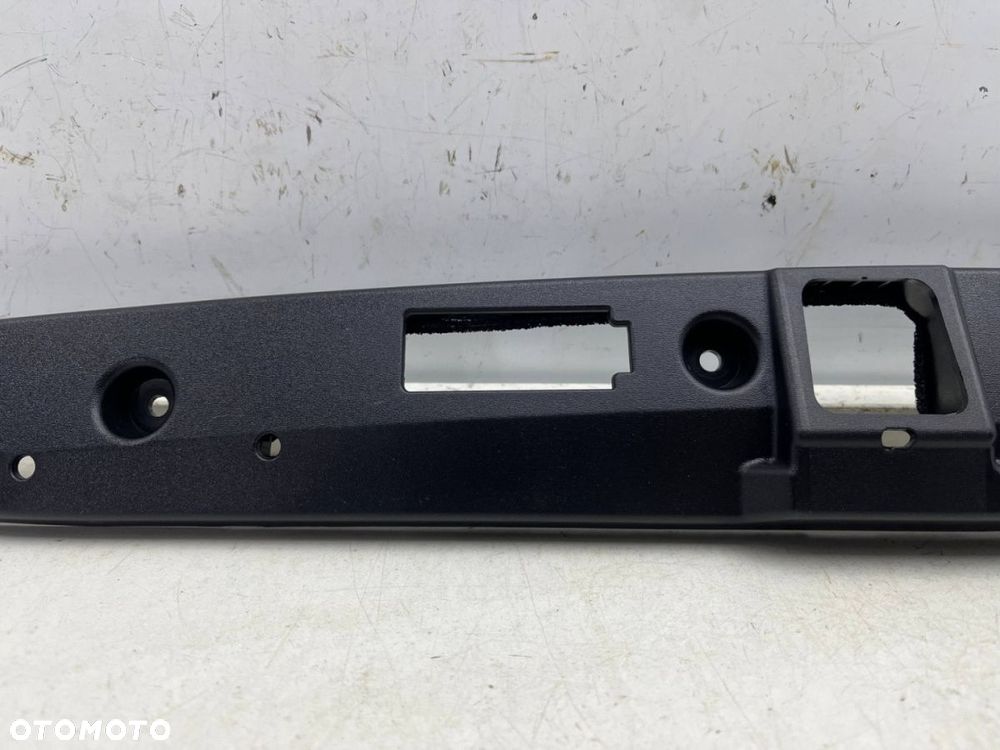 Listwa Renault Arkana 19r.- blenda nakładka dolna otwierania klapy bagażnika podświetlenie tablicy - 4