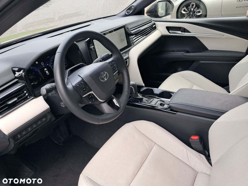 Toyota Camry - 5