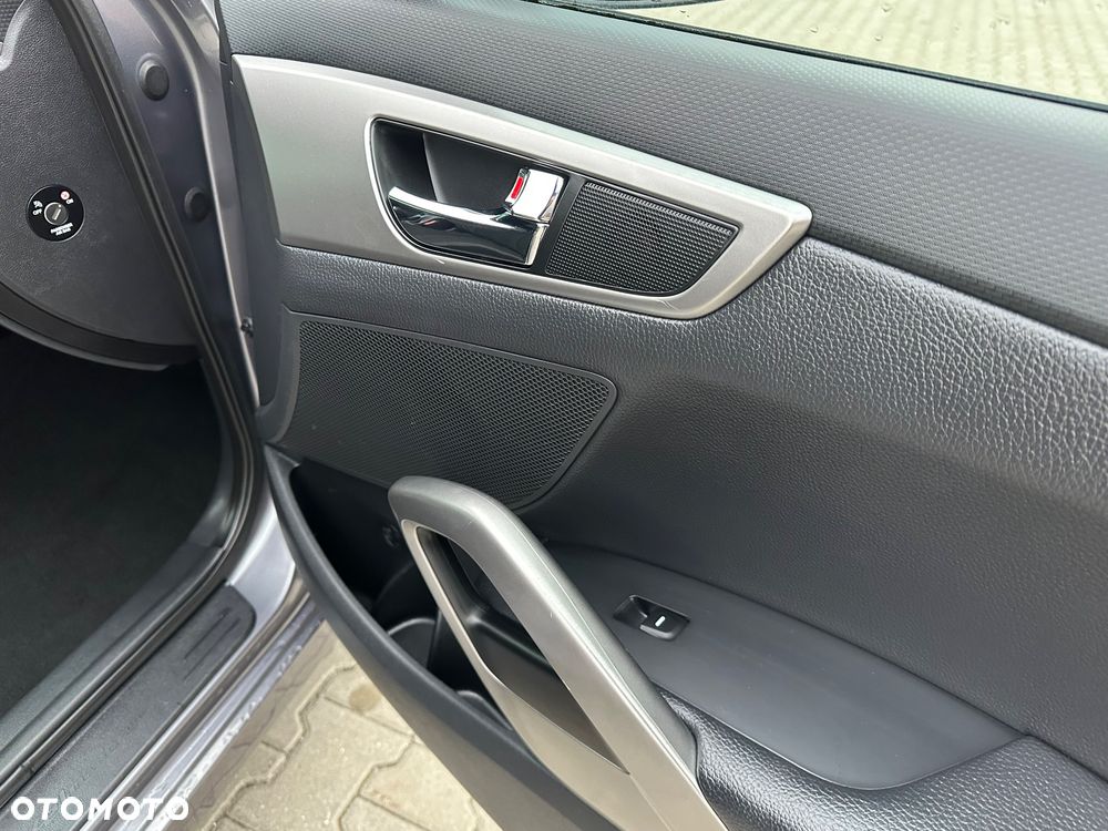 Hyundai Veloster - 17