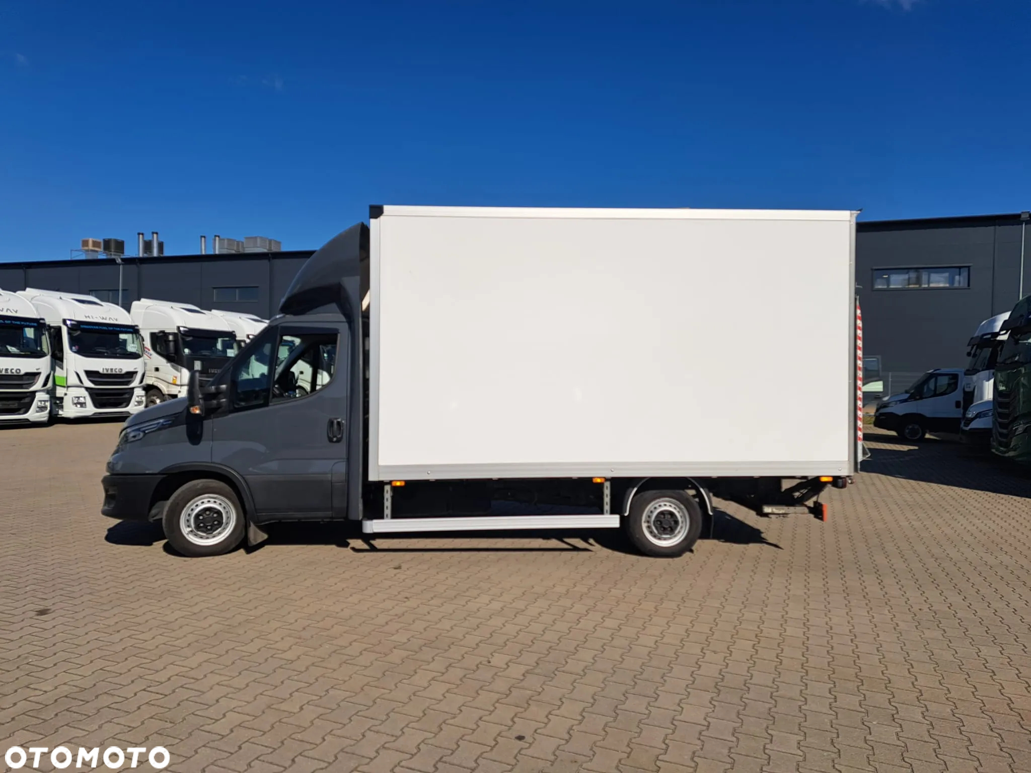 Iveco 35S18 Kontener z Winda 8ep 4200X2200X2200 + Drzwi Boczne Krajowy Super Stan Ledy Nawigacja - 2