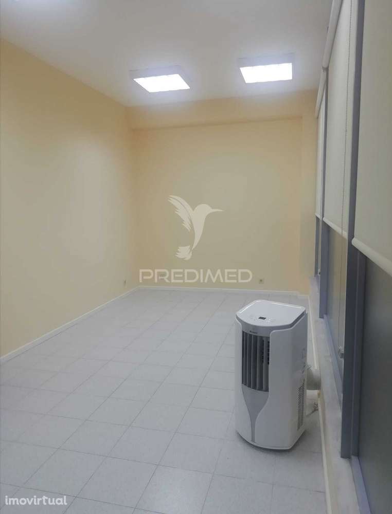 ESCRITÓRIO, REMODELADO NUMA DAS PRINCIPAIS AVENIDAS DO PESO DA RÉGUA - Grande imagem: 2/13