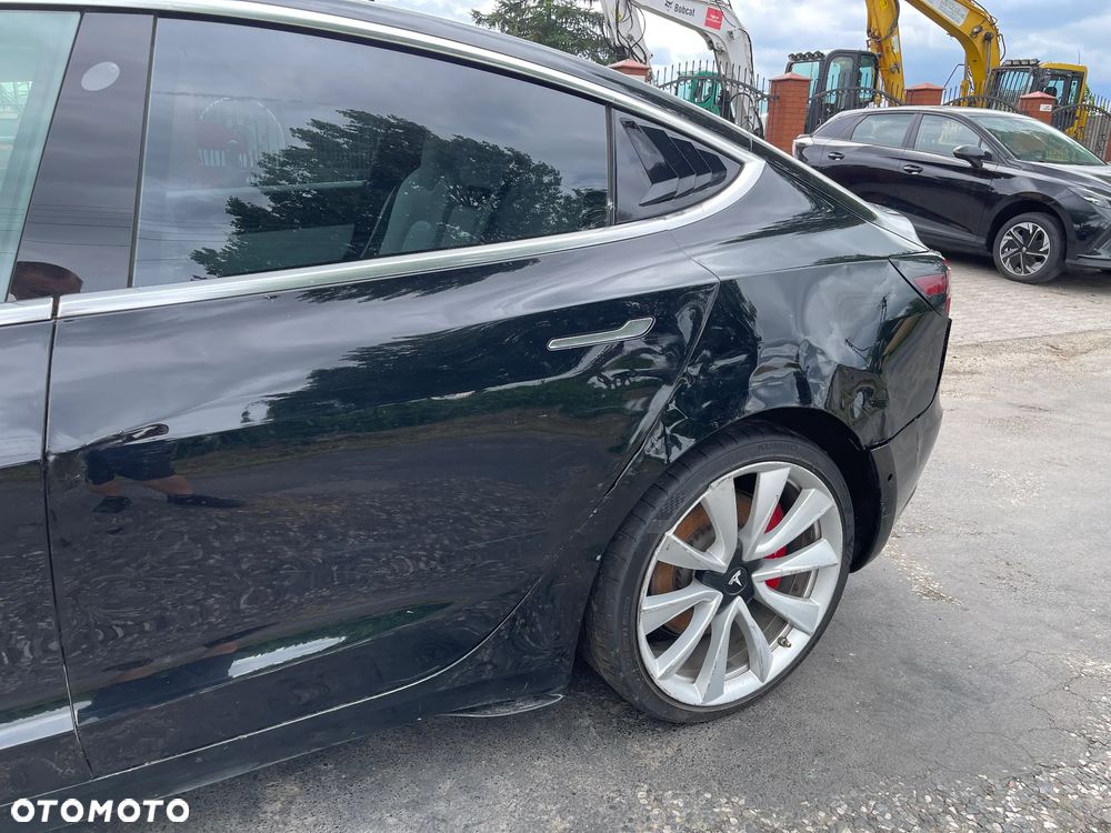 Tesla Model 3 Langstreckenbatterie Allradantrieb Dual Motor - 37