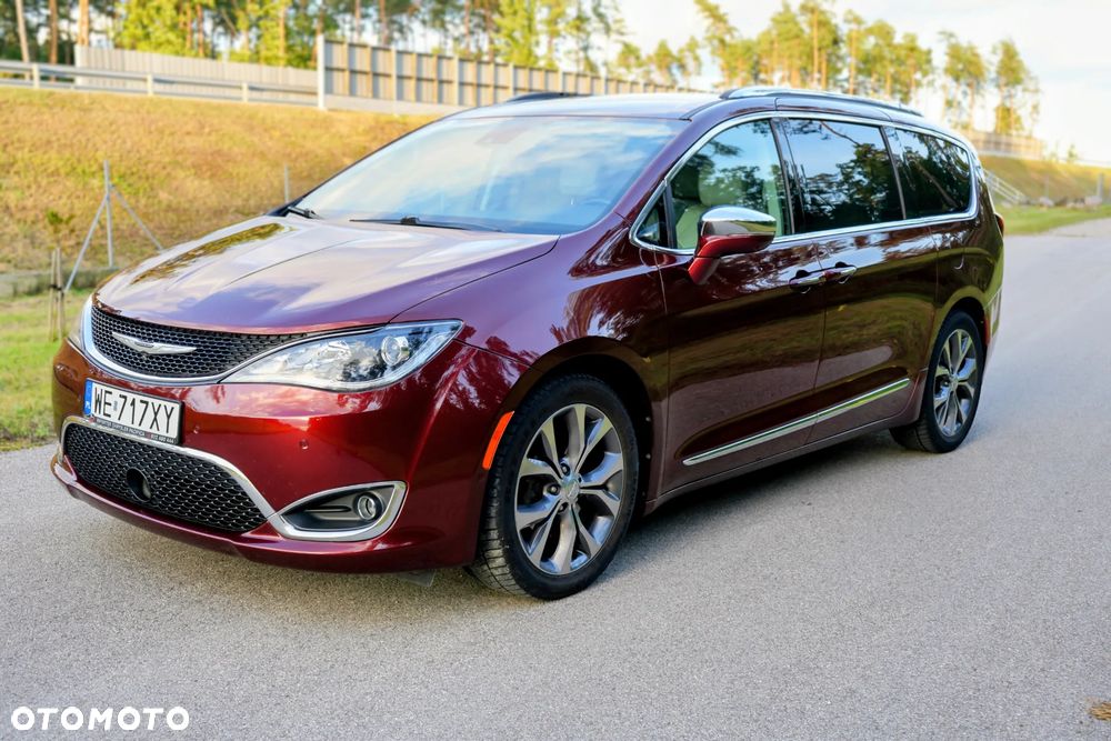 Chrysler Pacifica - 1