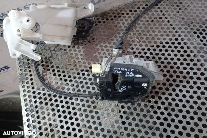 Broasca usa fata dreapta 3C1837016A Volkswagen VW Passat B6 [2005 - 2 - 2