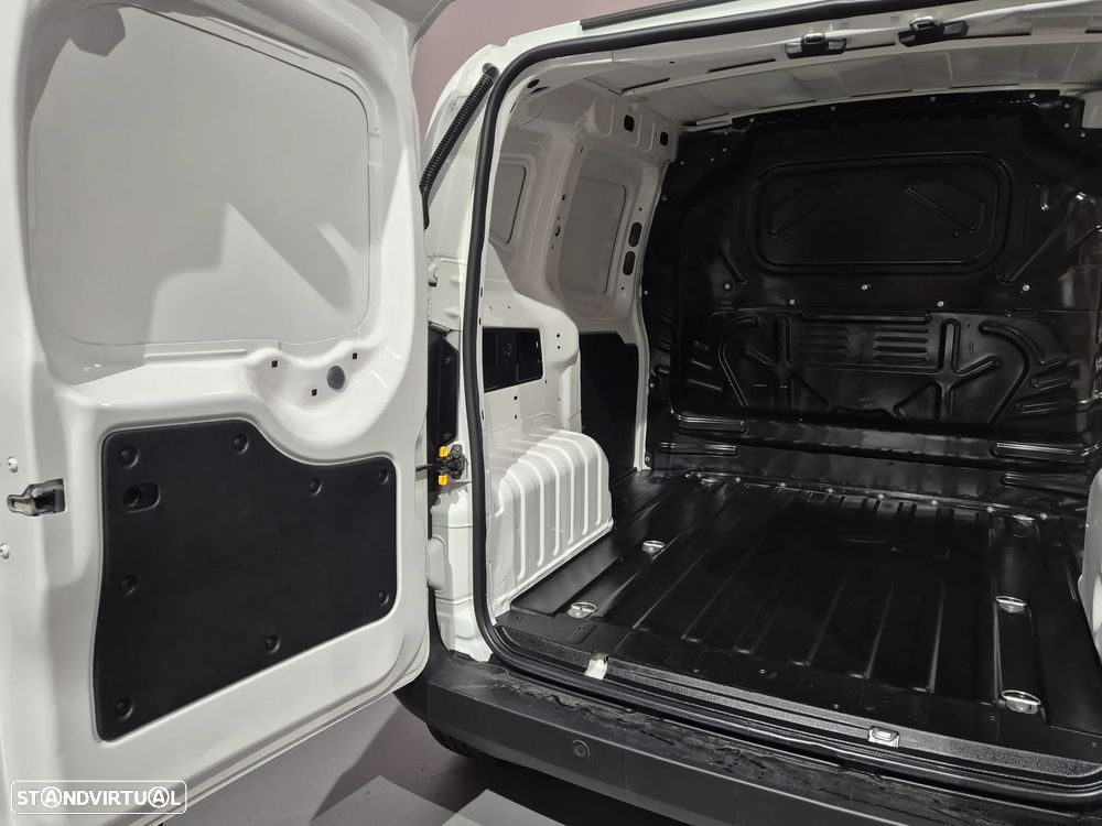 Fiat Fiorino 1.3 M-jet Adventure - 18