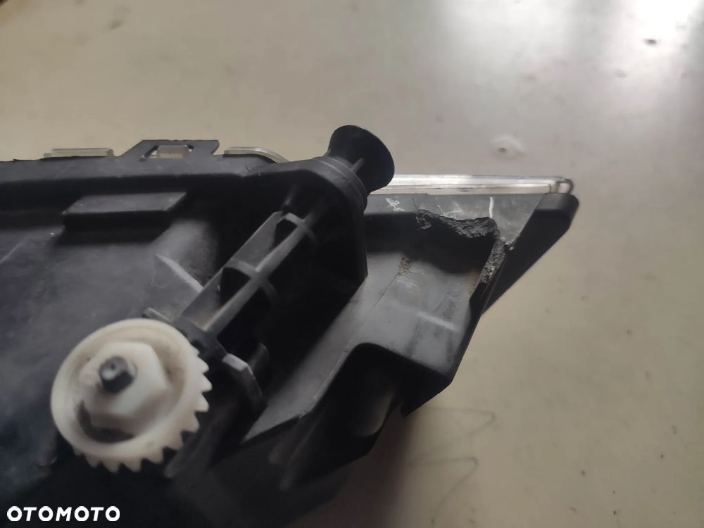 PD Lampa Halogen lewy przód Skoda Yeti 13- 5L - 2