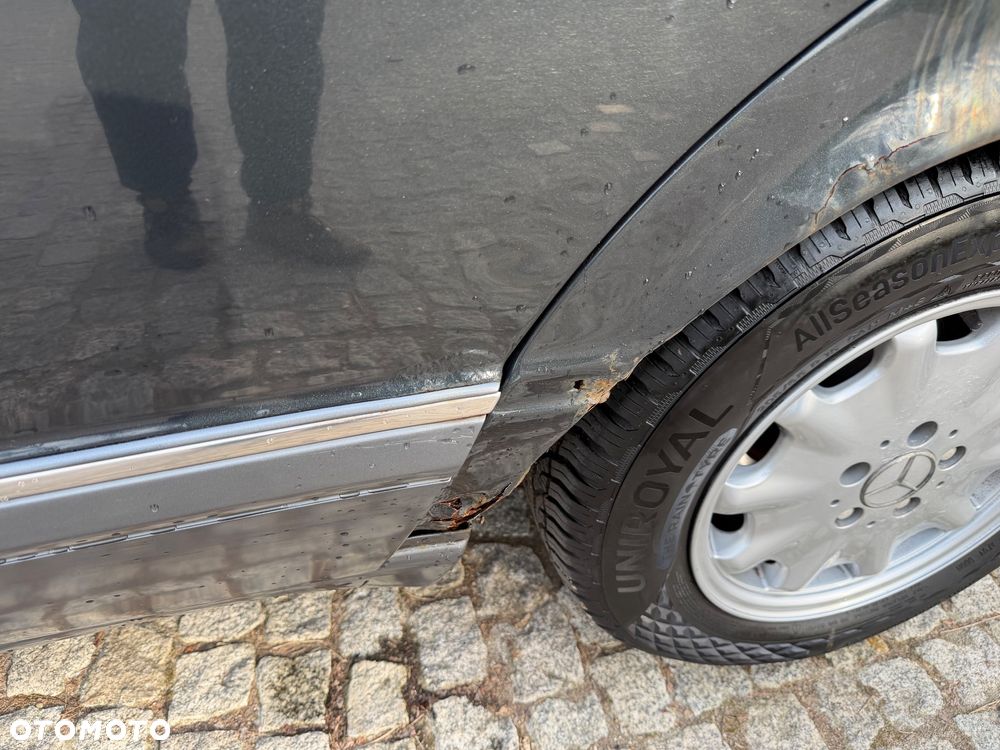 Mercedes-Benz 280 - 36