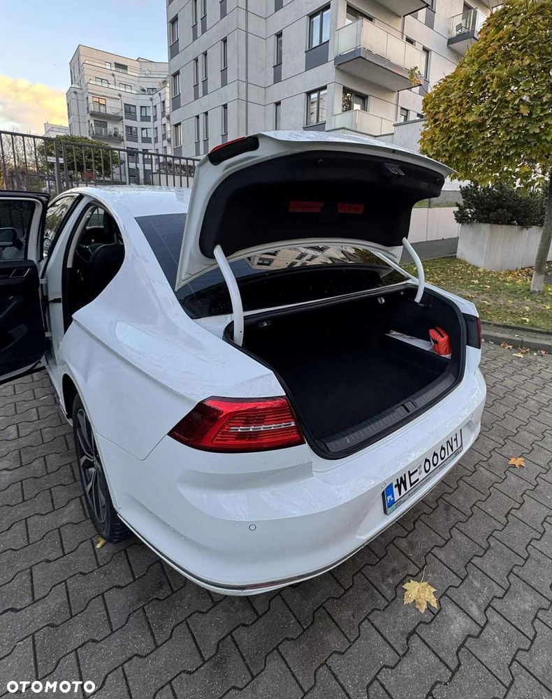 Volkswagen Passat - 16