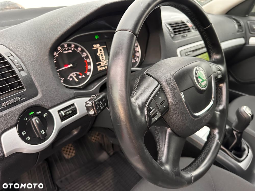 Skoda Octavia 2.0 TDI DPF Ambiente - 17