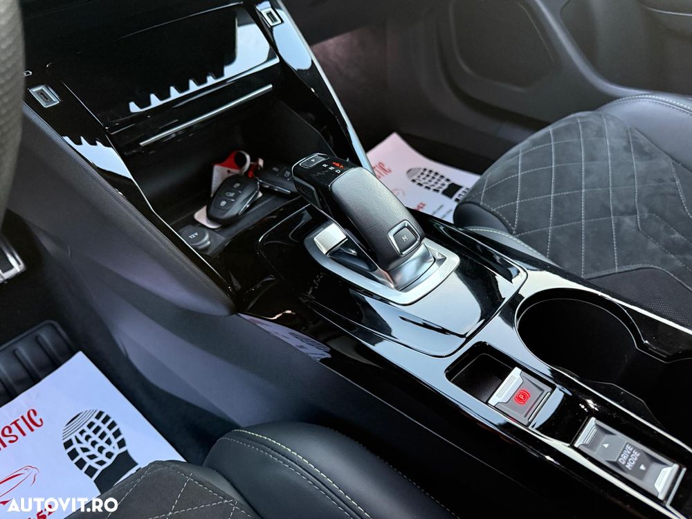 Peugeot 2008 PureTech 130 EAT8 GT Pack - 24