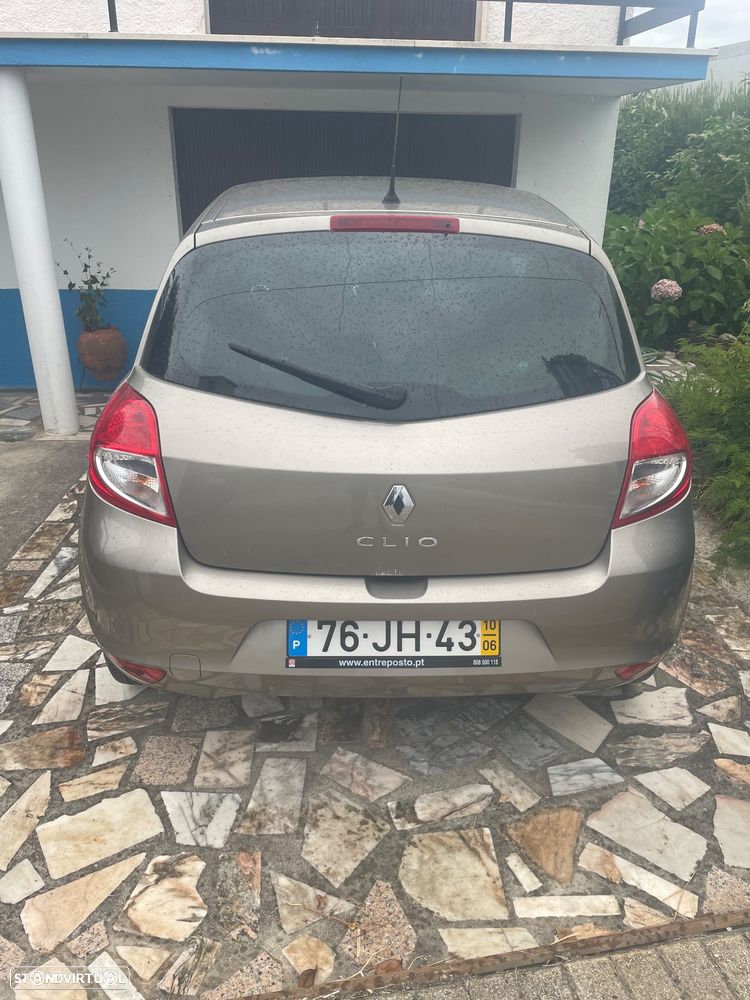 Renault Clio 1.2 16V Confort - 12