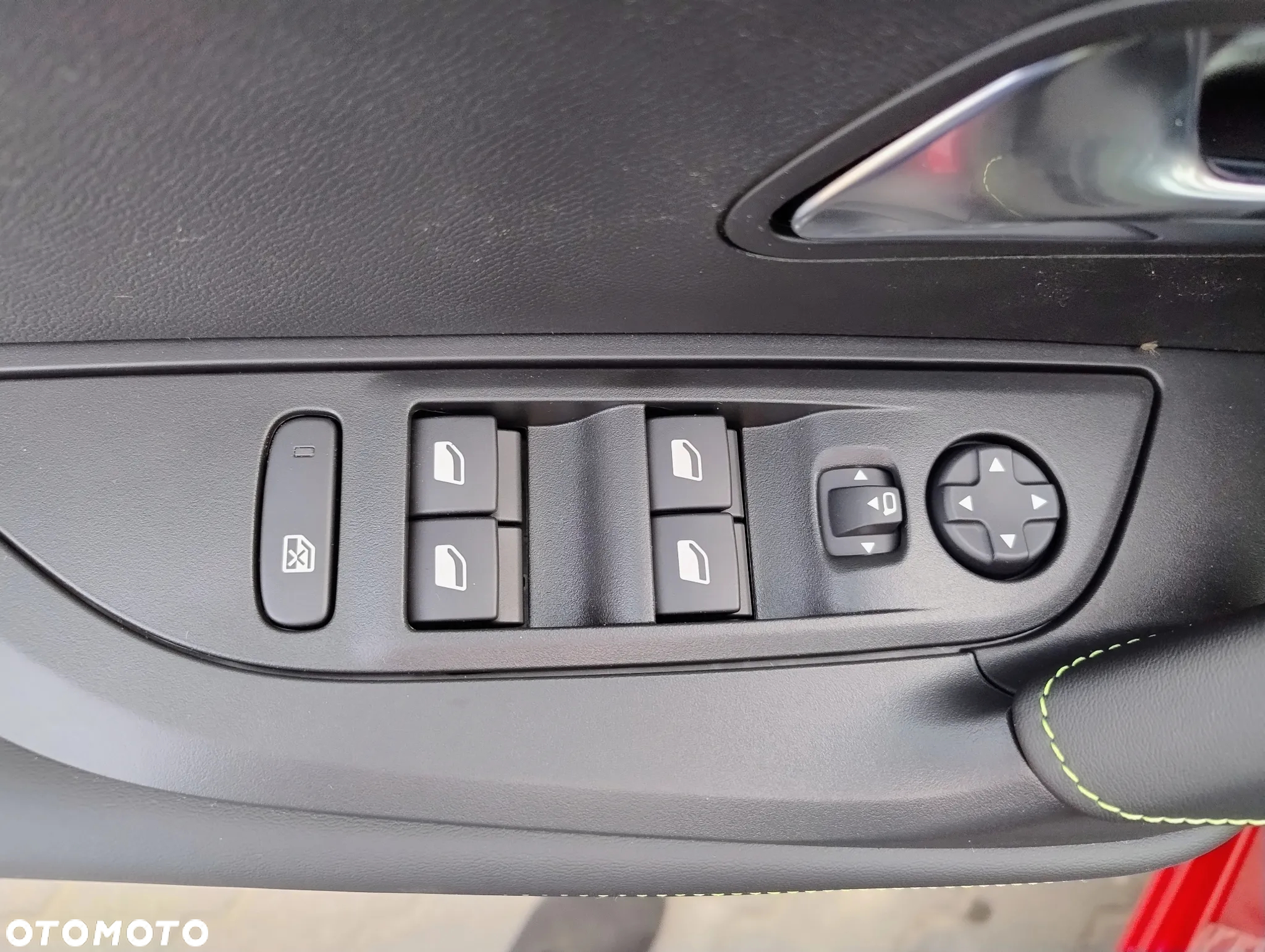 Peugeot 2008 PureTech 130 GT S&S EAT8 - 23
