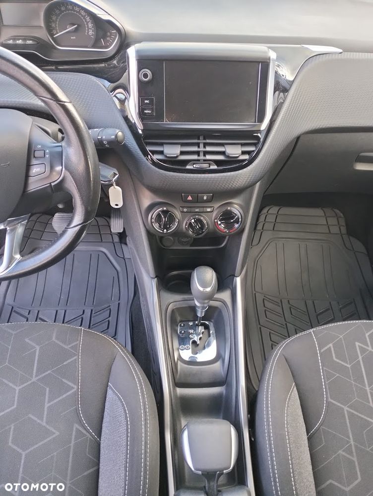 Peugeot 2008 - 8