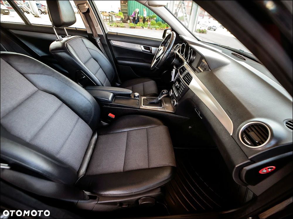 Mercedes-Benz Klasa C 180 BlueEFFICIENCY 7G-TRONIC Avantgarde - 37