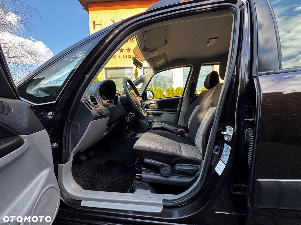 Suzuki SX4 1.6 Premium - 16