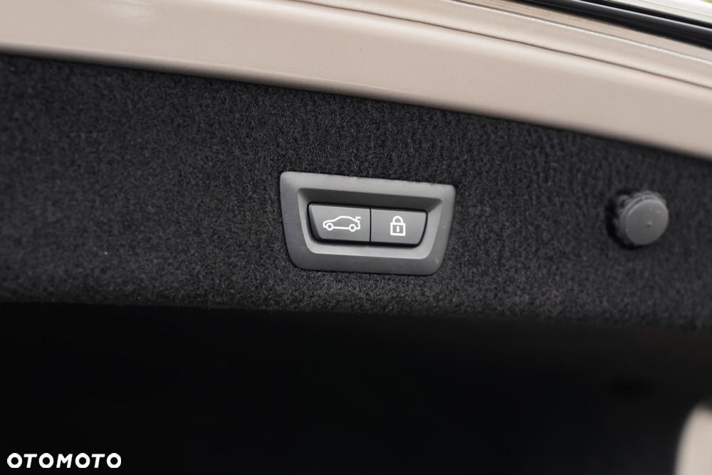 BMW Seria 7 730Ld xDrive mHEV - 36