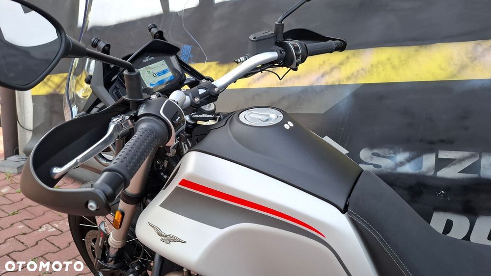 Moto Guzzi V85 - 18