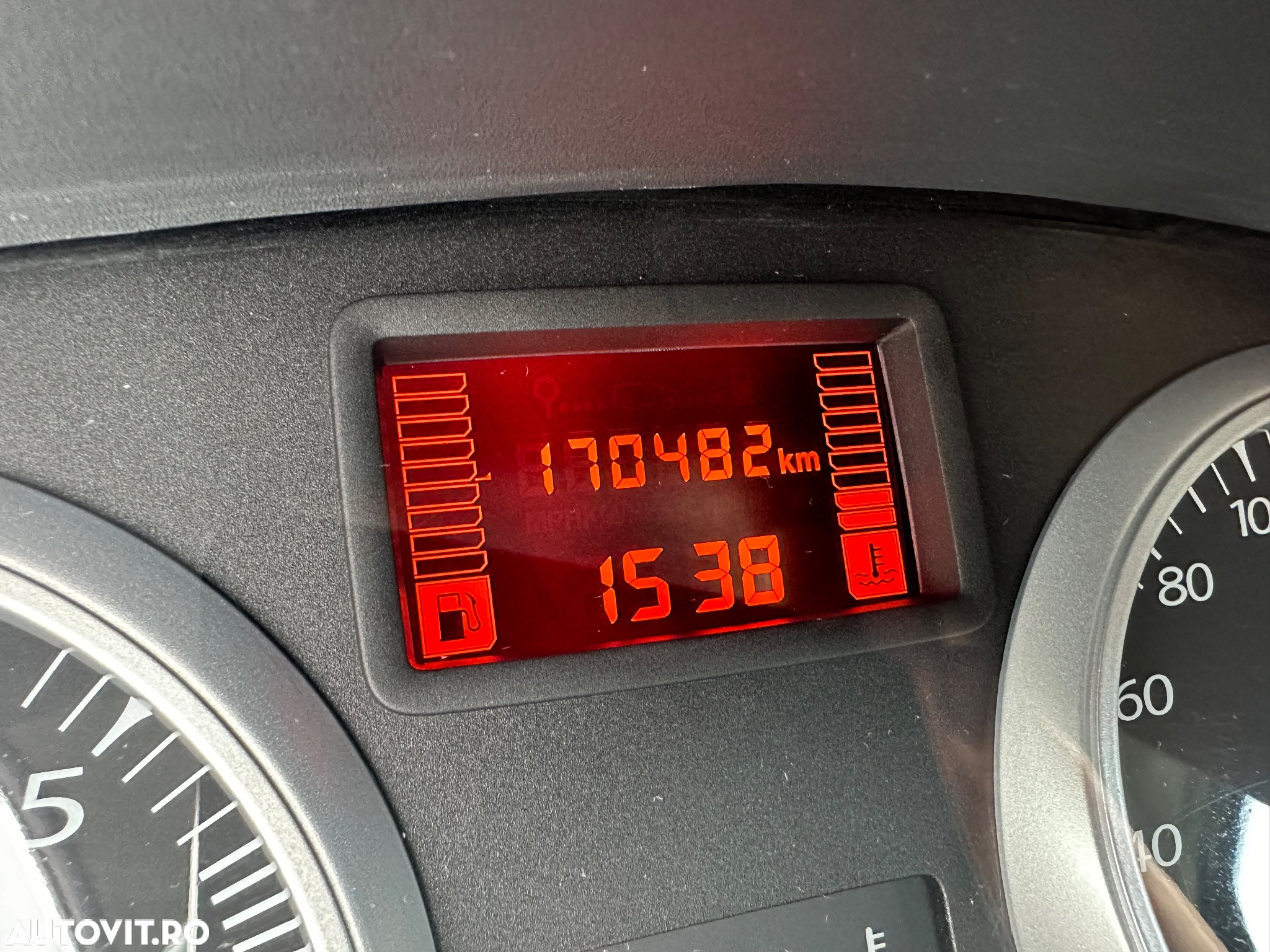 Dacia Duster 1.5 dCi 4x2 Prestige - 32
