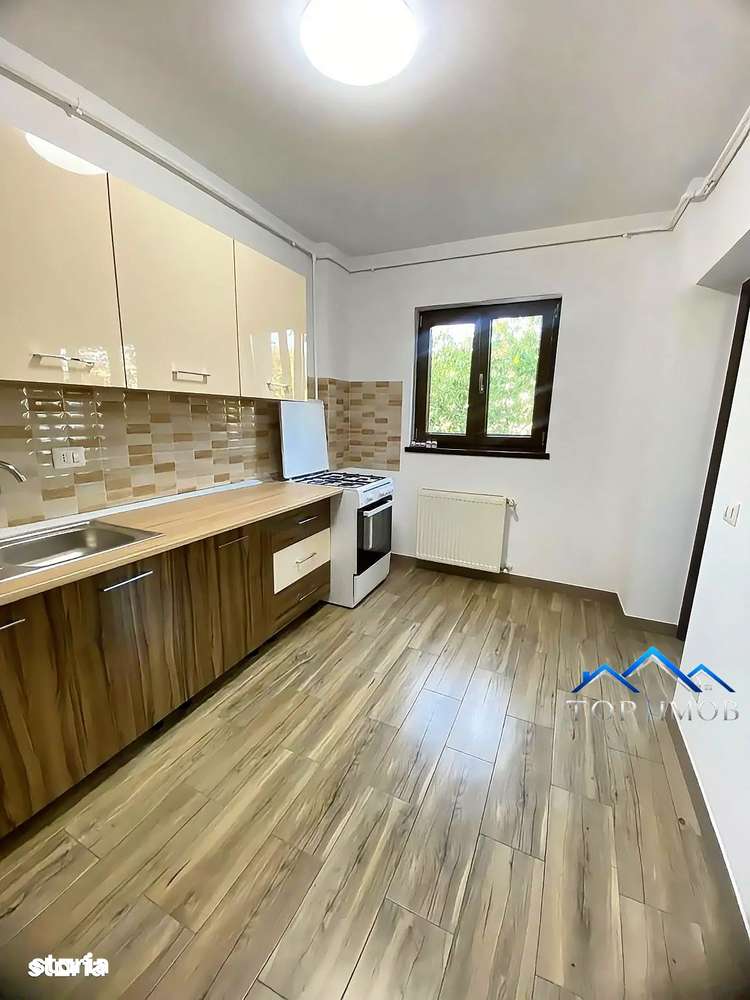 PRIMA INCHIRIERE, 2 decomandate etajul 3, renovat, totul nou, Energiei — fotografia 1