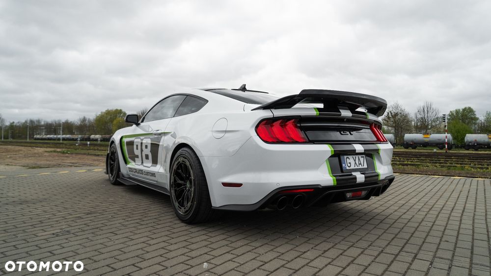 Ford Mustang - 6