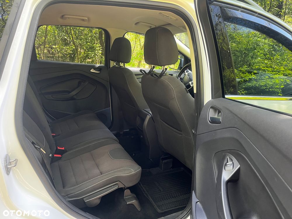 Ford Kuga 1.6 EcoBoost 2x4 Titanium - 9