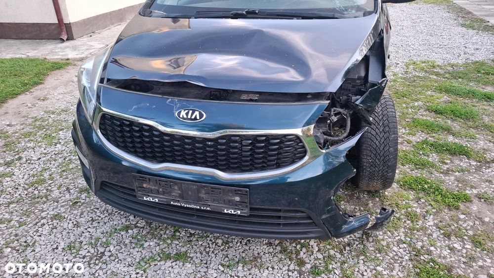 Kia Carens - 9