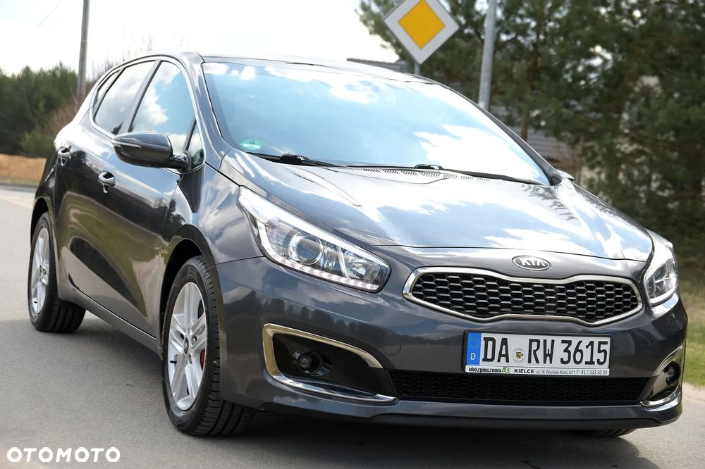 Kia Ceed - 11