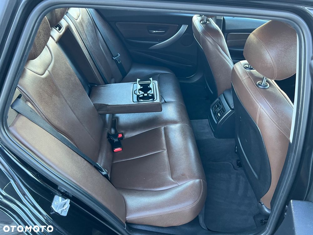 BMW Seria 3 318d Luxury Line - 25