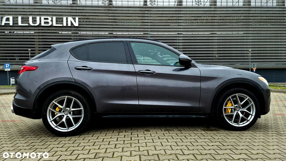 Alfa Romeo Stelvio 2.0 Turbo 16V AT8-Q4 Ti - 4