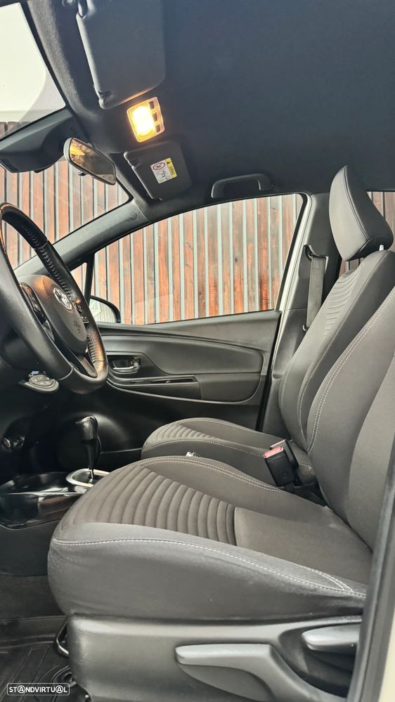 Toyota Yaris 1.5 HSD Square Collec.White - 18