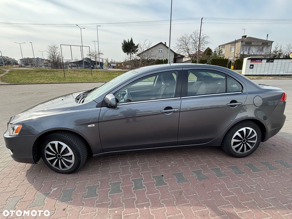 Mitsubishi Lancer 1.8 Invite - 3