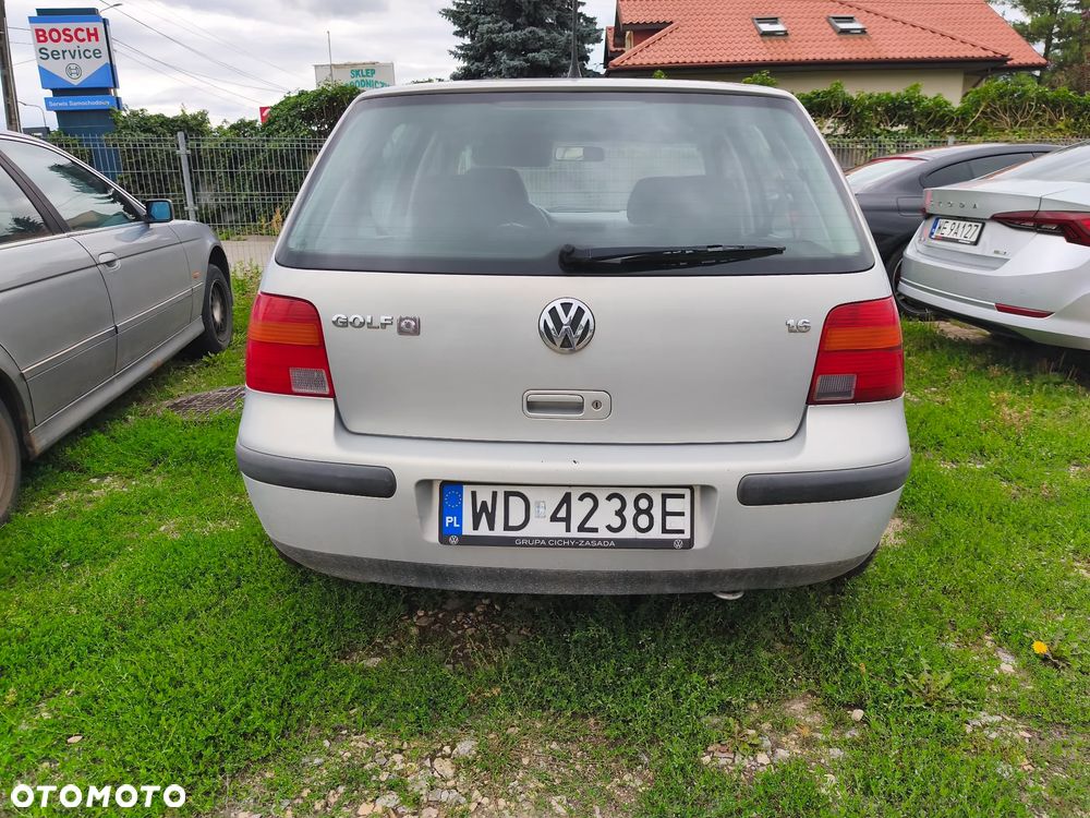 Volkswagen Golf 1.6 - 9