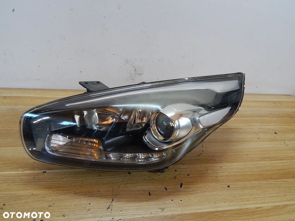 Lampa reflektor przód LED Kia Carens IV 13-19  Łuków części - 2