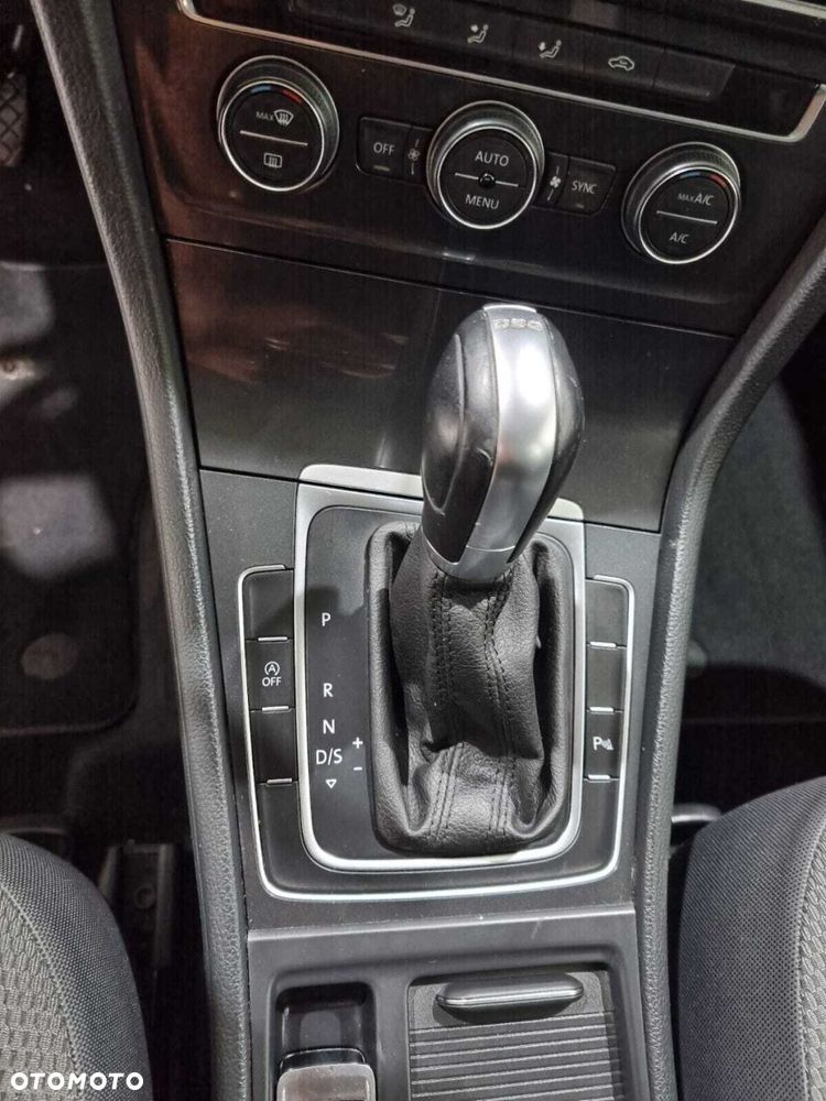 Volkswagen Golf - 25