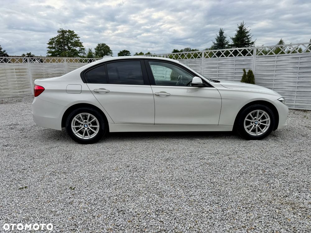 BMW Seria 3 318i - 31