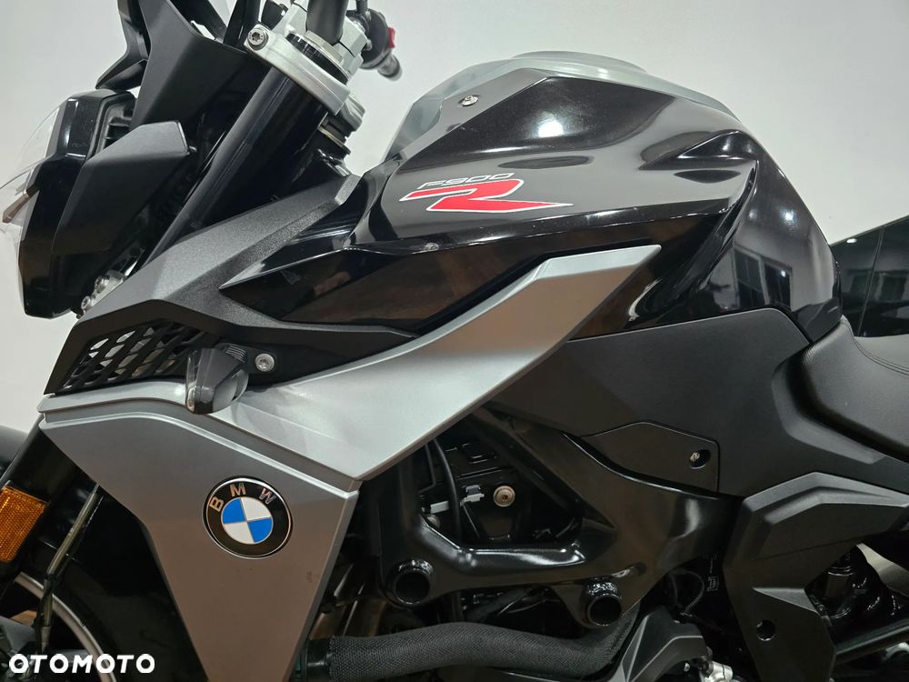 BMW F - 19