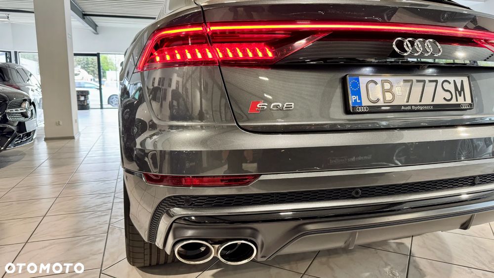 Audi SQ8 - 8