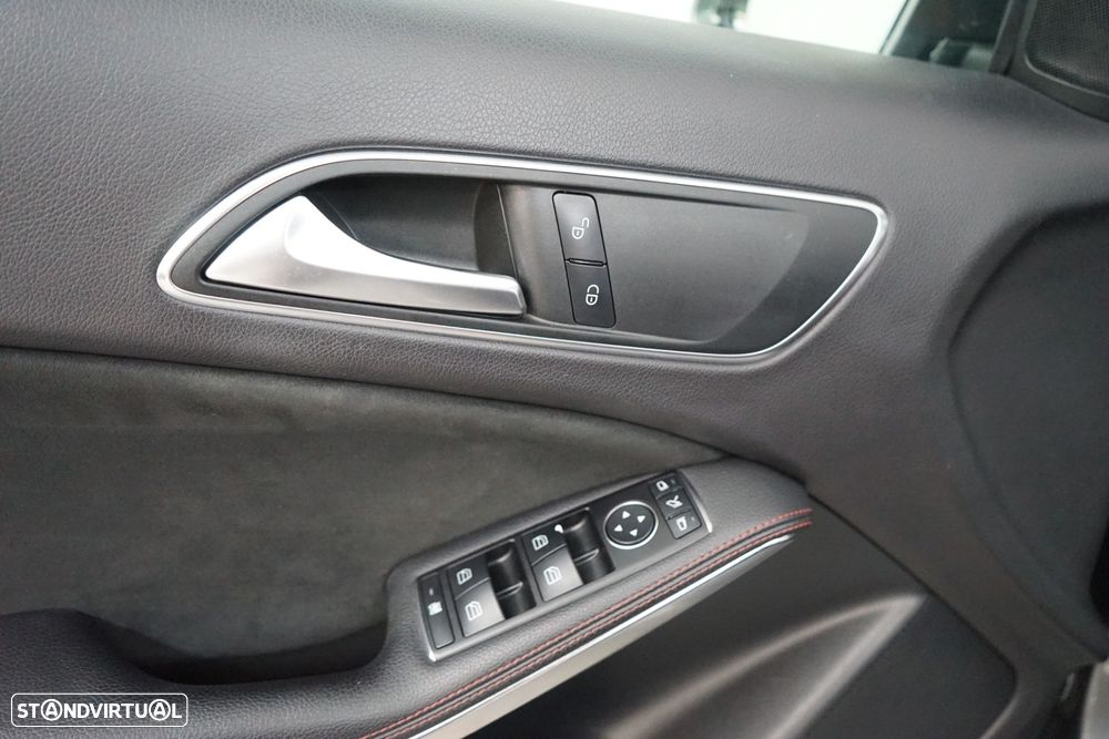 Mercedes-Benz A 180 d AMG Line - 13