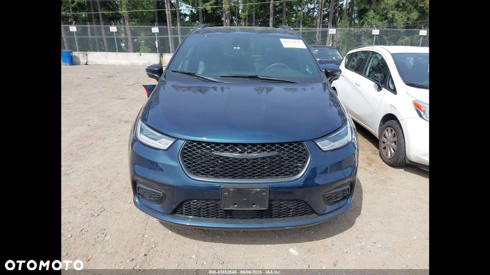 Chrysler Pacifica - 5