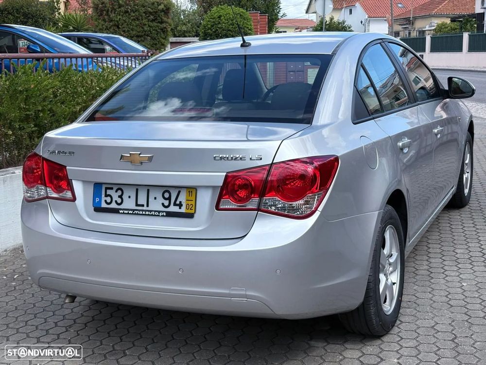 Chevrolet Cruze 1.6 LS - 19