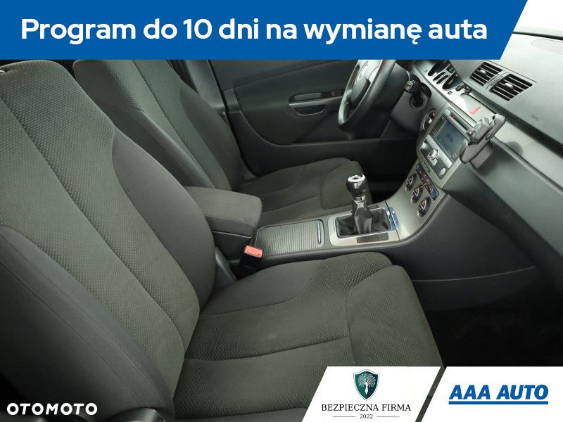 Volkswagen Passat - 8